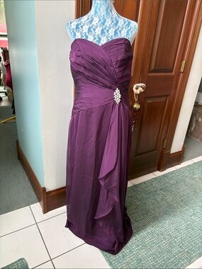 Belsoie Evening Gown purple, pleated bodice chiffon lined skirt Side Brooch  NWT